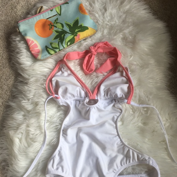 VENUS Other - Sexy White and coral Molikini bathing suit